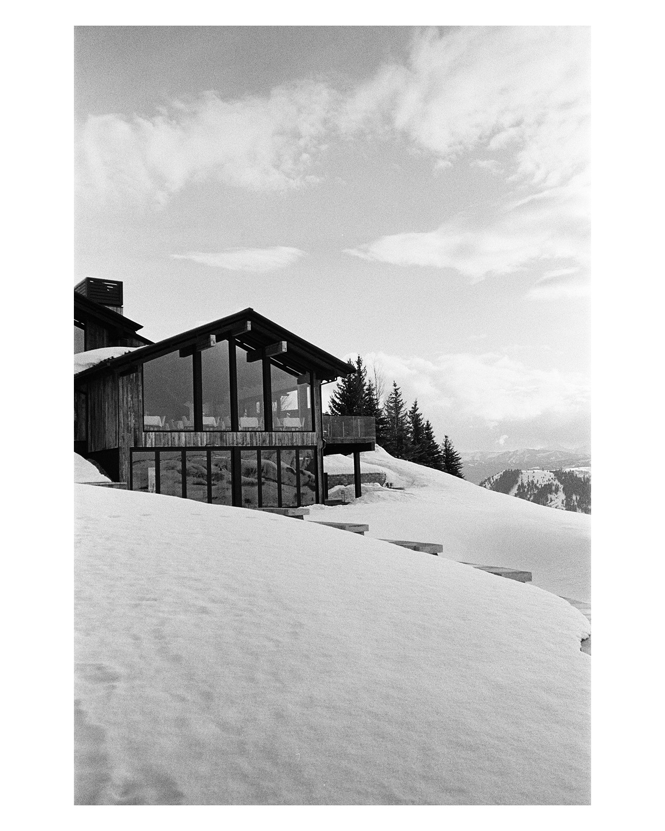 Kate Bunting @snapsbyk8t is a film photographer based in Atlanta, Georgia. Images shot on #tmax400.

"I love the magic that comes with shooting film." - Kate