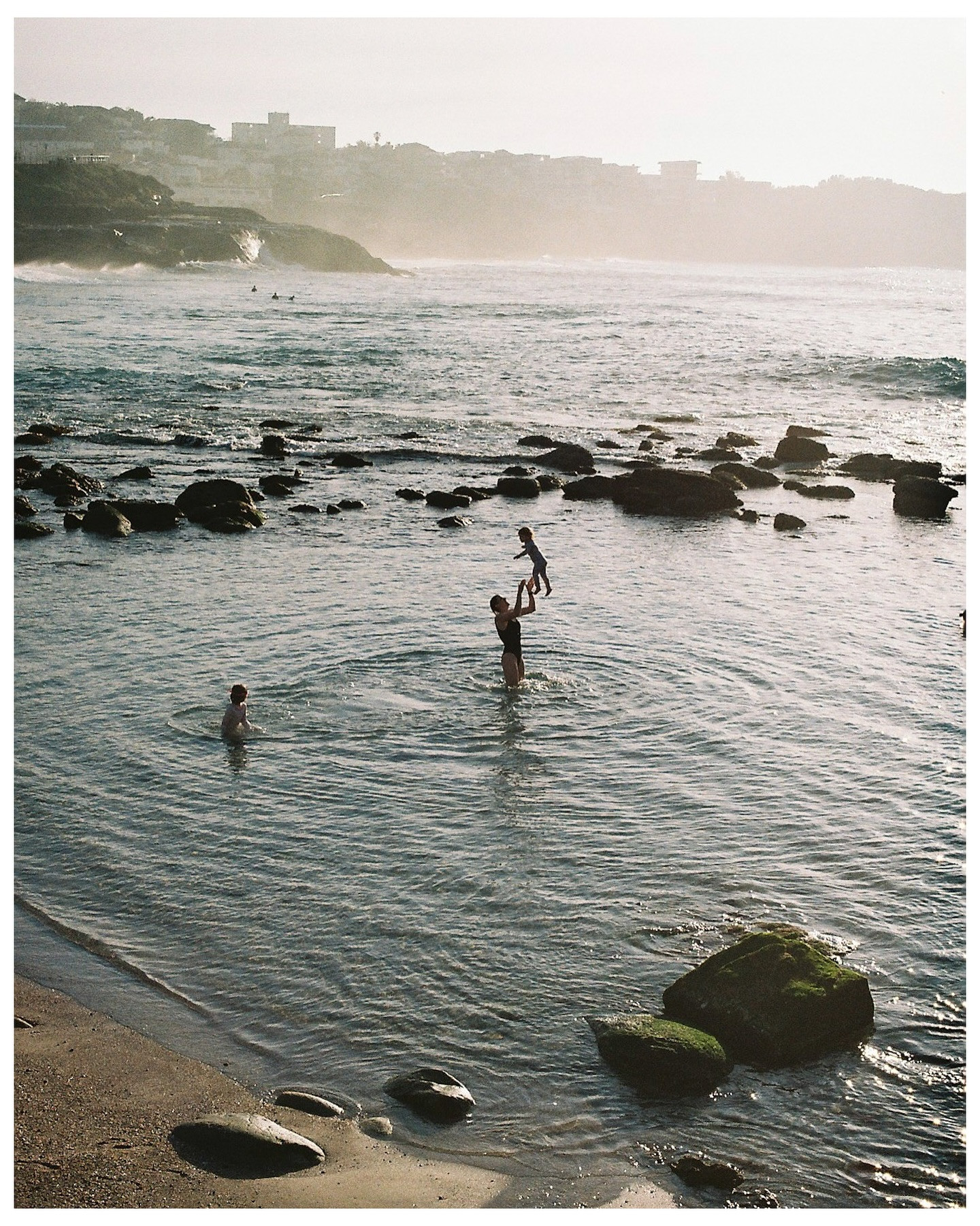 ⠀⁠
📸: @hooleyshots⁠
🎞: Kodak #Gold200⁠
⠀⁠
#KodakFilm⁣⁠
#KodakProfessional⁠
⠀⁠
“I love the moment just before clicking the shutter button not knowing whether you’ve captured something almost perfect or not, it’s a gamble and it’s a rush, I love how connected you feel with the camera, how I just feel connected to the moments I shoot on it like this favourite frame of mine!”