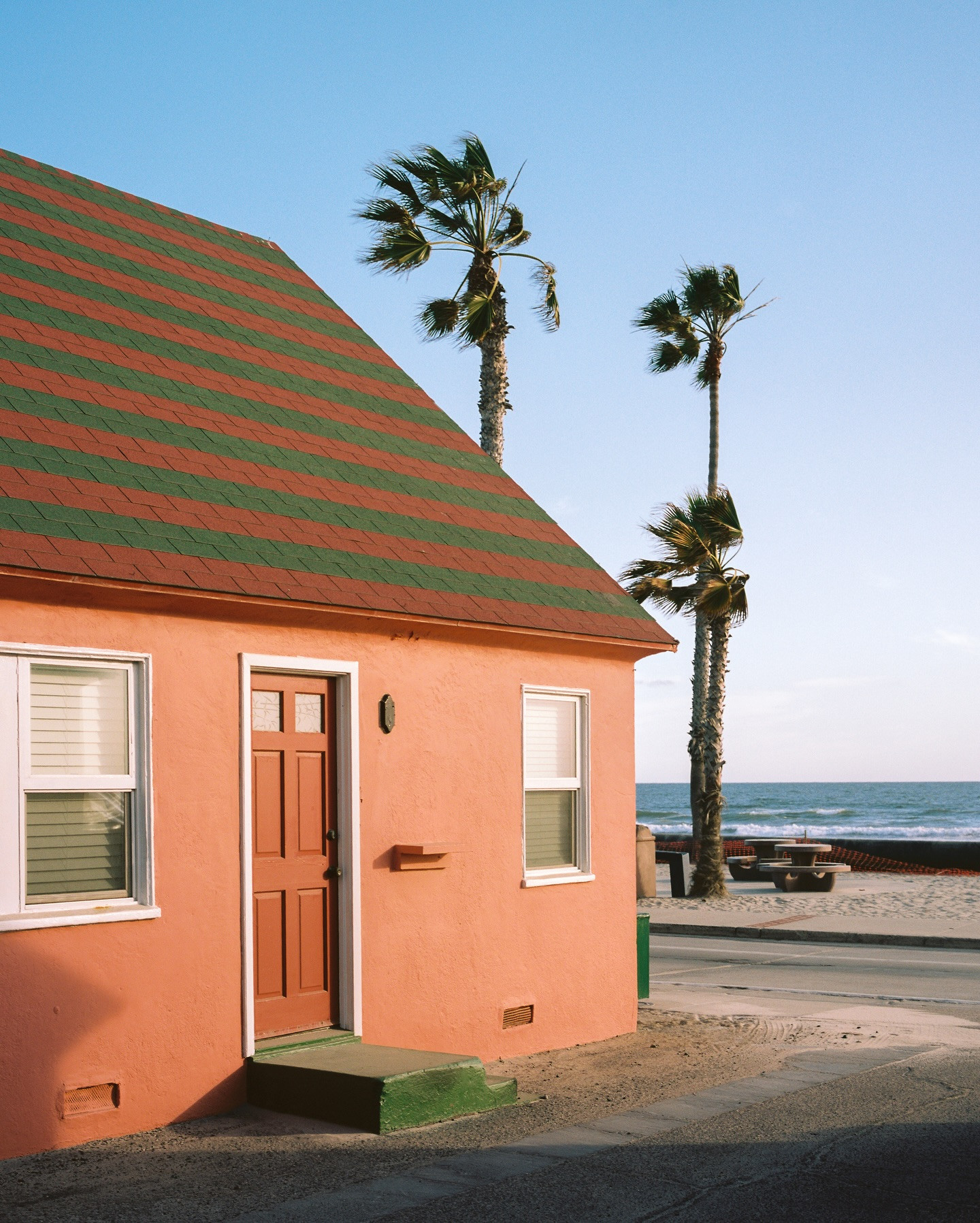 ⠀⁠
📸: @brandon.shoots⁠
🎞: Kodak #Portra400⁠
⠀⁠
#KodakFilm⁣⁠
#KodakProfessional⁠
⠀⁠
“Film keeps me honest. I gravitate toward Portra 400 for its incredible latitude and color. It interprets light in a way that feels inherently human, with a tangible, organic soul in the grain.⁠
⠀⁠
I also love the discipline of the wait. It allows the process to be about the feeling rather than the ‘perfection,’ making every frame feel like a physical piece of history along my journey through life.”